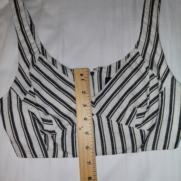 BCBGMAXAZRIA Striped Crop Top NWOT - Picture 11 of 13